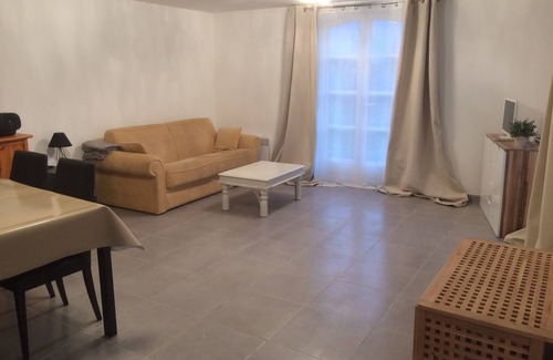La Roquette-sur-Siagne Apartment | Apt 70 m² in villa with garden near Cannes