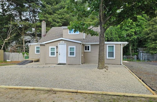 Marlton Apartment | Apt. A, Cozy 2-bedroom in charming Evesham with AC, WiFi, fully updated place.