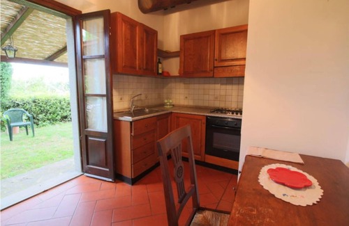 Camucia Apartment | Apt in 19th century farmhouse near Cortona, pool, garden and beautiful views