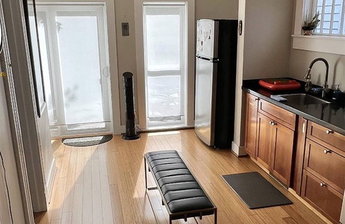 Eliot Apartment | Apt in urban setting. Close to Everything, Short walk to Coffee & Restaurants