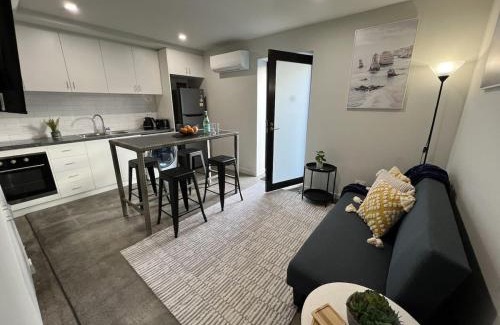 Devonport Apartment | Apt with Aircon & Loft Bedroom Great Location