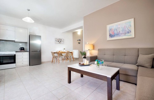 Vamvakopoulo Apartment | Aptera Beach Apartment, 2 BD, 500 meters from beach