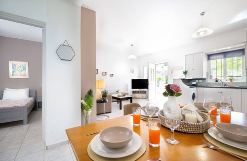 Vamvakopoulo Apartment | Aptera Beach Apartment, 2 BD, 500 meters from beach