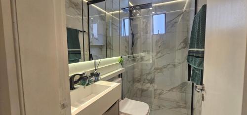 Castelo Branco Apartment | Apto dos famosos na Meia Praia Itapema a 70 metros do mar