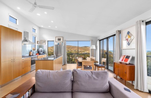 Moggs Creek House | Aqua Beach House - Enjoy wildlife, sunsets, and a cozy home for a relaxing stay