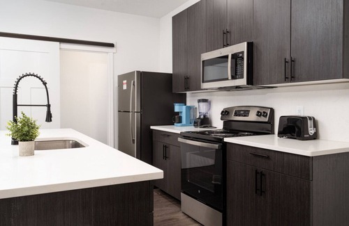 Whitestown Apartment | Aqua Oasis Spacious 2BR 2BA King Beds Pond WFHGym