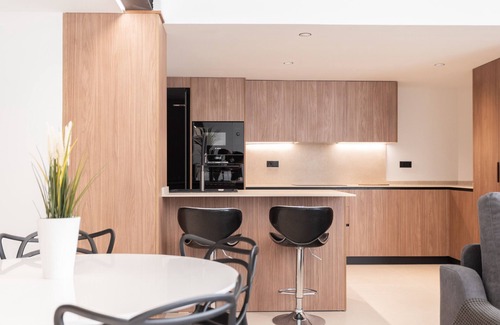 Penya-roja Apartment | Aqua Suites Ciudad de las Artes I. A/C + 6 Pax