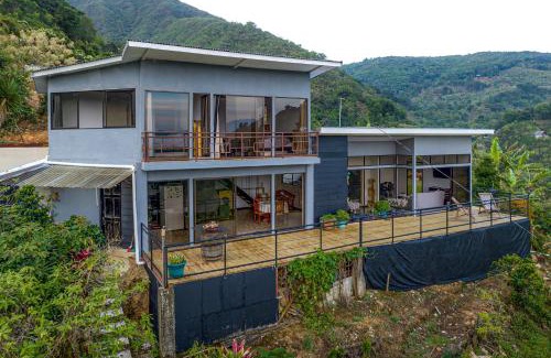 Santa Cruz de Leon Cortes House | Aqua Tarrazu