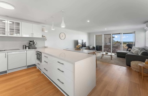 Terrigal Apartment | Aqua Vue -by Coast Hosting