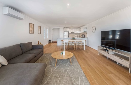 Terrigal Apartment | Aqua Vue -by Coast Hosting