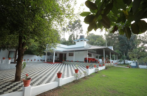Perumbavoor Villa | aqua water front resort a periyar river view villa