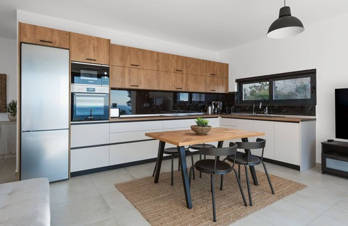 Petaloudes Apartment | Aquarama Pool Apts - Ioli