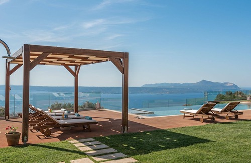 Drapanos Villa | Aquila Villa, breathtaking panoramic view and huge, heated pool