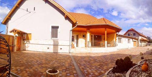 Sarvar Apartment | Aranyhal apartman