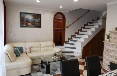 Sukoro House | Aranyhal Vendégház