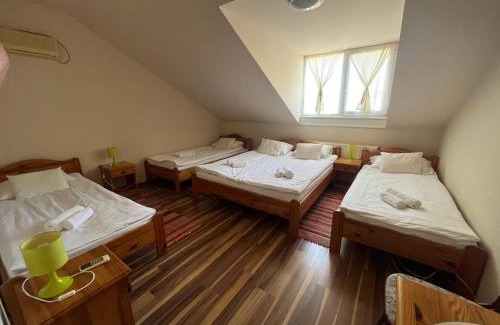 Szentes Bed & Breakfast | Aranykalász Panzió