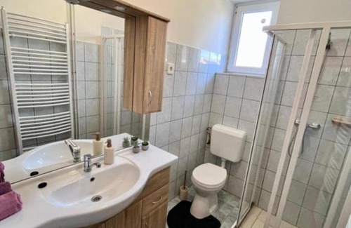 Csesznek Apartment | Aranyos- patak vendégház