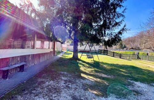 Csesznek Apartment | Aranyos- patak vendégház