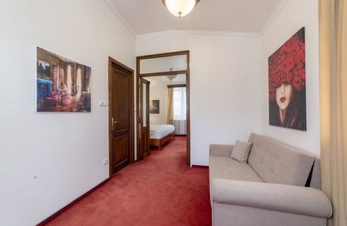 Sector 1 Apartment | Arc de Triomphe by CityBookings