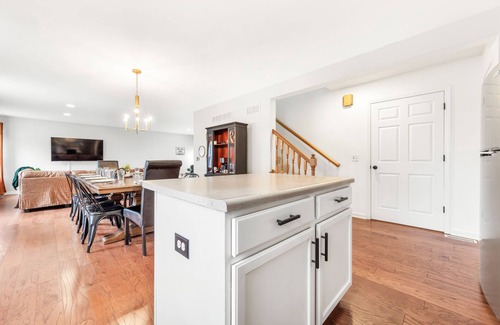 Washington House | Arcade | Downtown | Private Patio | Wineries