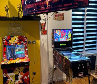 Magenta Apartment | *ARCADE.ROOM*