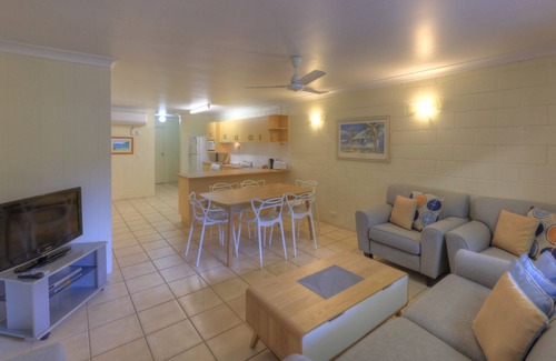 Arcadia Apartment | Arcadia Palms 2 - Tasteful and light-filled apartment just steps to Alma Bay, with complex pool