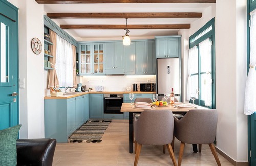 Asfendiou Apartment | Archangel's Nest -Hugn-Scenic Hideaway 1-bedroom apartment with WiFi, AC