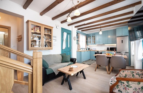 Asfendiou Apartment | Archangel's Nest -Hugn-Scenic Hideaway 1-bedroom apartment with WiFi, AC
