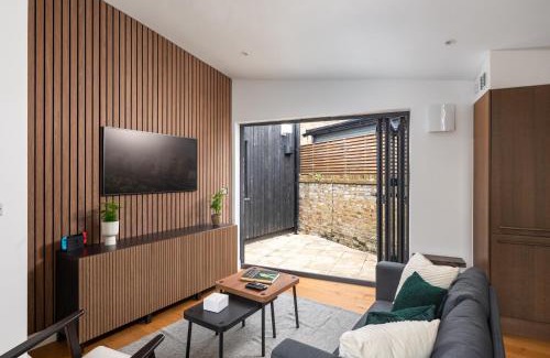 Stroud Green Apartment | Architect built Japandi-Style luxury home, Unique home in the heart of Finsbury Park, Central London in 10minutes, Near Arsenal and Tottenham Stadiums