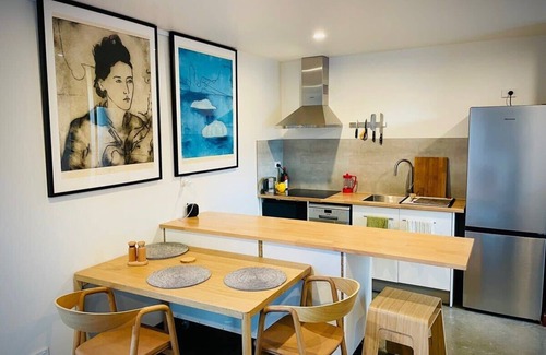 South Hobart House | Architect-Designed Studio Retreat in Prime South Hobart