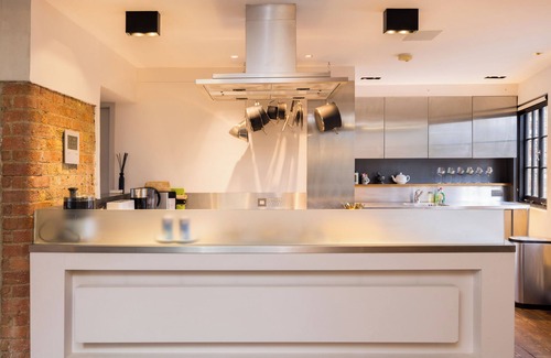 Prince's Apartment | Architect designed 1 bedroom duplex with skyline view roof terrace
