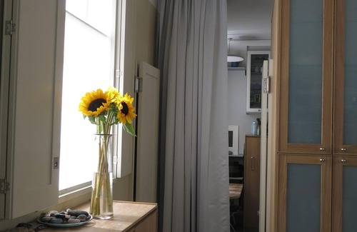 Addison Apartment | Architect's Christmas: Atelier-Flat and courtyard: 3 mins. to Westfield shops!