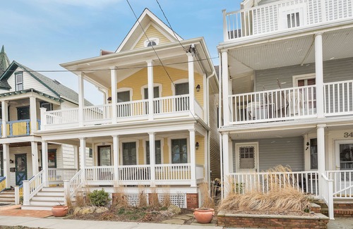 Ocean Grove House | Architect's Delight - Your Luxury Rental - Free Wifi + Beach Badges