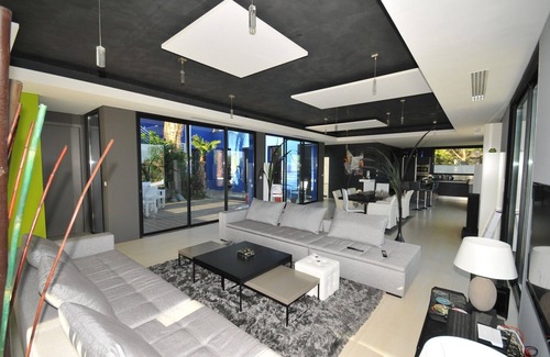 Marsillargues House | Architect villa with interior patio not overlooked on 4000m2 of land.