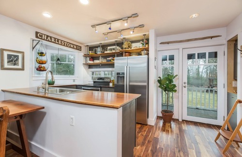 Charlestown House | Architectural Award Winning Retreat on 5+ Private Acres Close to Beach