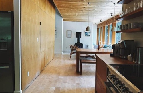 Highland Grove Cottage | Architectural Cottage on Baptiste Lake