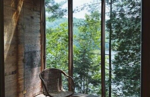 Highland Grove Cottage | Architectural Cottage on Baptiste Lake