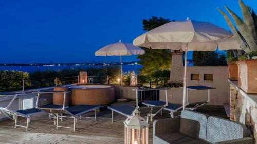 Sirmione Old Town Villa | ARCIMBOLDO HOUSE 2&2, Emma Villas