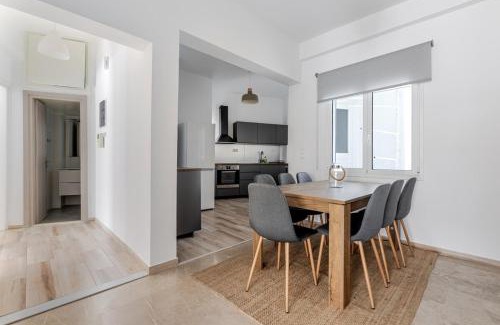 Kinosargous Apartment | Arco - Sleek 2-BR Apt in the Heart of Athens