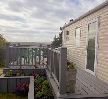 Dungloe House | Ard Na Leice Scenic Escape with Lake Views