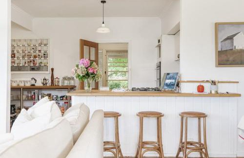 Red Hill South House | 'Ardbrae' Countryside Tranquility with a Charming Cottage