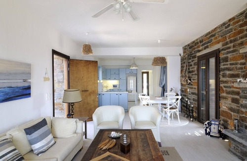Pisses Villa | Are you in too much? Idealle sea solution for 18-24 people. KeaVillaRent