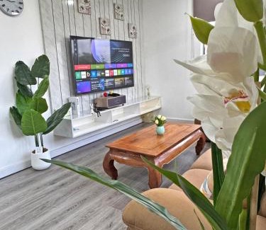 Seremban Villa | Arena Lobak Villa Retreat, Spacious Stay with Billiards, Karaoke, BBQ