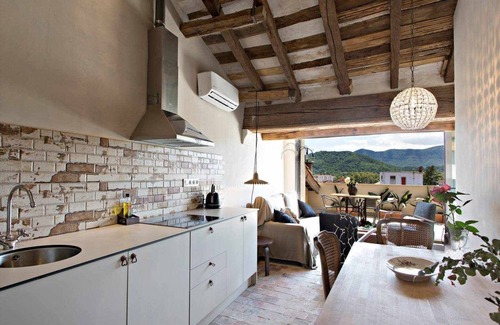 Olot Apartment | Argenter, deluxe penthouse with terrace