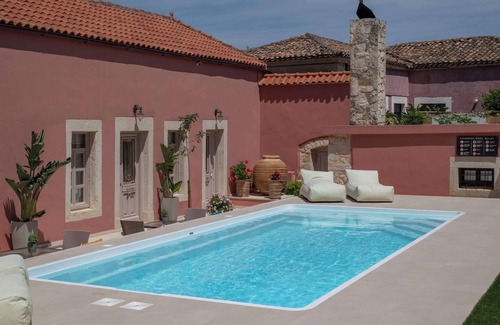 Archanes Apartment | Arhontiko Arhanes Dimitra Suite - Gem with Pool