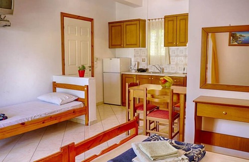 Agios Georgios Pagon Apartment | Arista Studio 4 - only 50m from the sandy beach in Agios Georgios Pagi