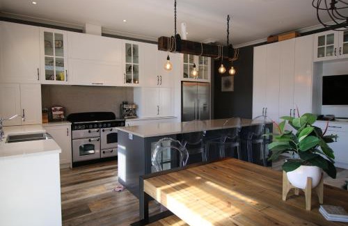 Rotorua House | AristaAir- Poppies Luxury Villa