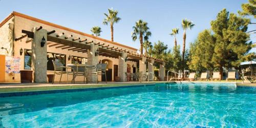 Paradise Hotel | Arizona Charlie's Boulder