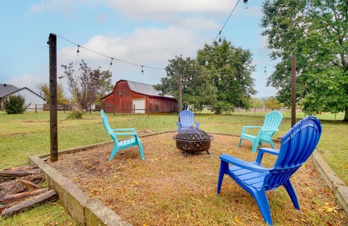 Farmington House | Arkansas Guest Suite with Deck Near Fayetteville!
