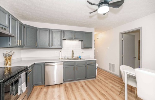 Williamstown Condo | Arkstone Retreat 1 Chic Downtown Escape!
